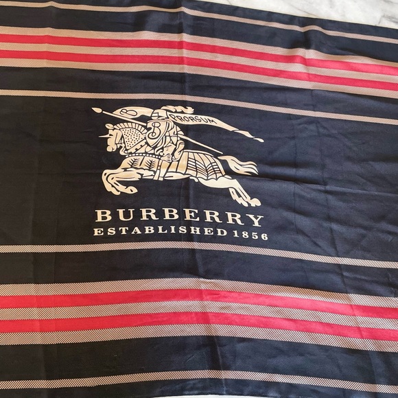 Burberry rectangle silk scarf - Picture 2 of 4